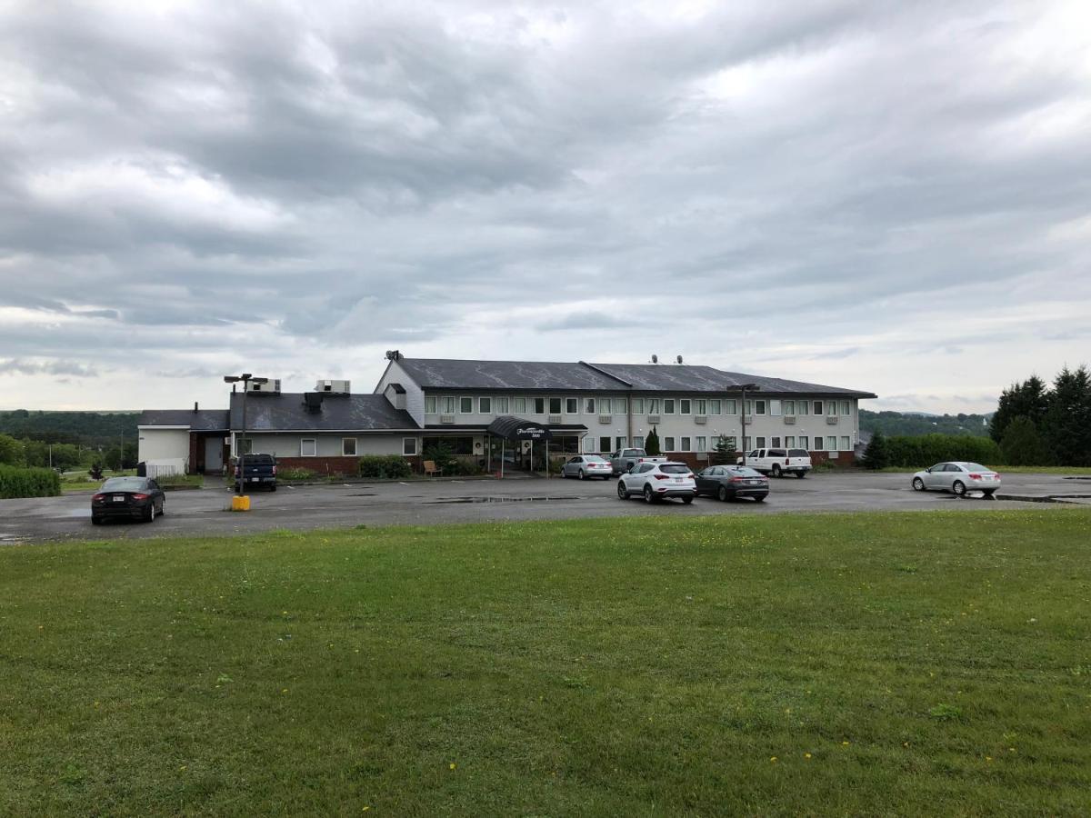 Florenceville Inn, Restaurant & Pool Eksteriør billede