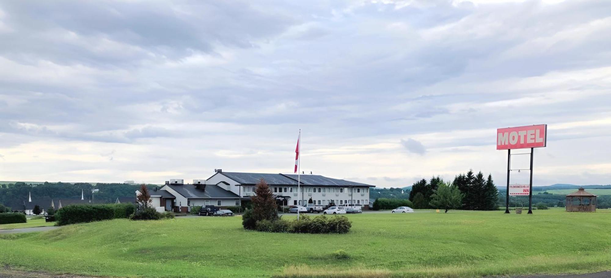 Florenceville Inn, Restaurant & Pool Eksteriør billede