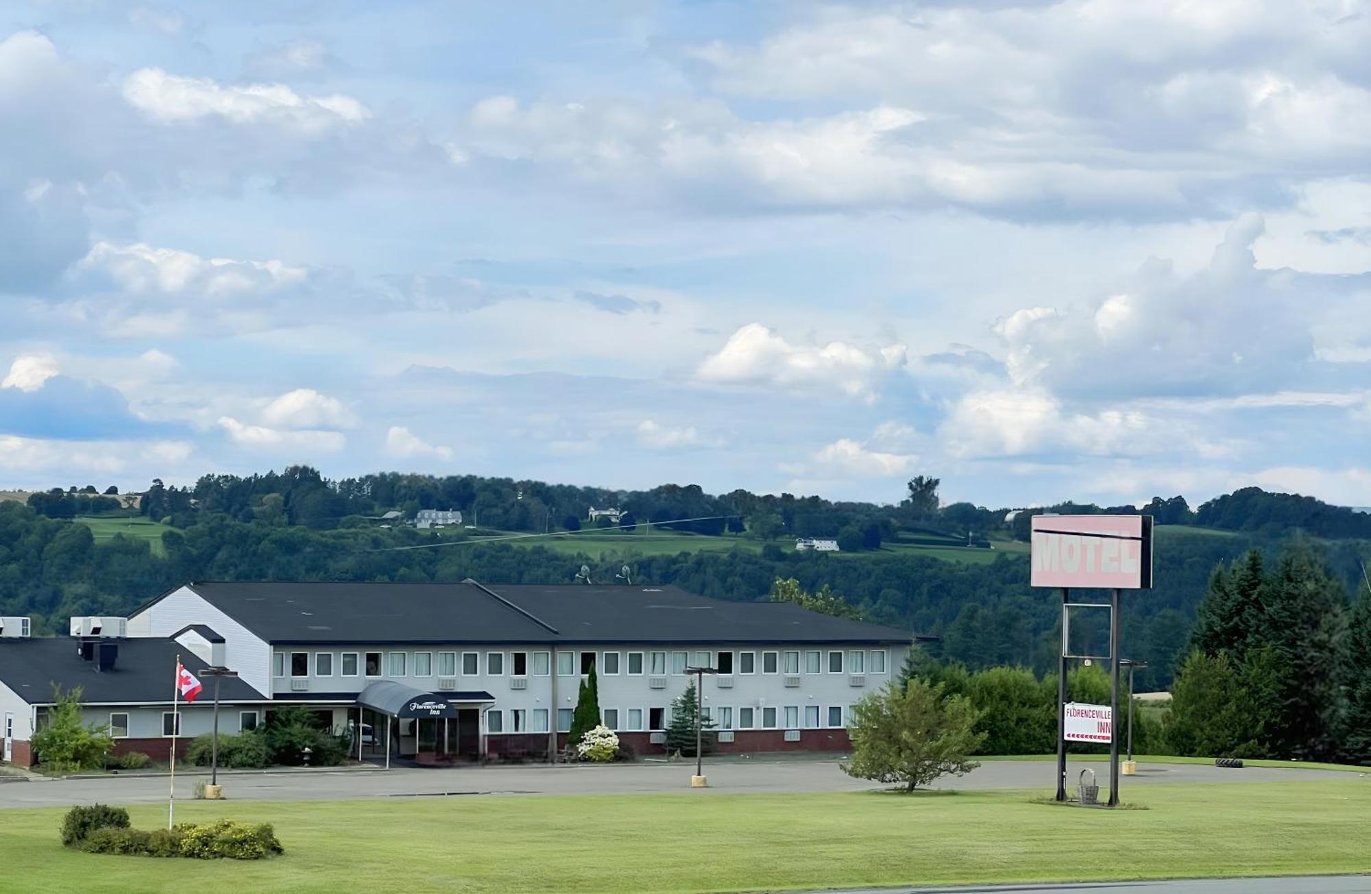 Florenceville Inn, Restaurant & Pool Eksteriør billede